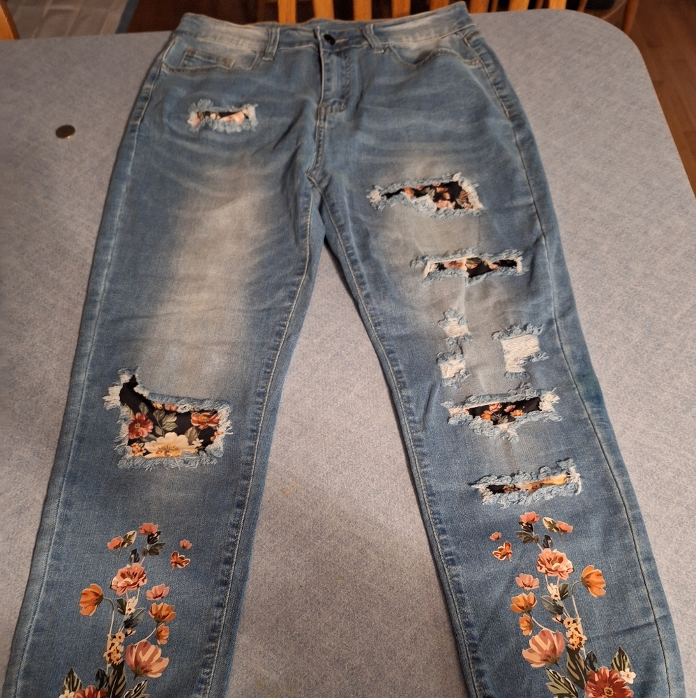 Flower rip jeans